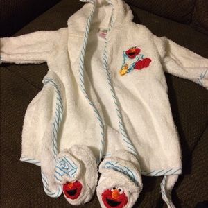 0-9Mo Elmo bathrobe/slippers NWOT